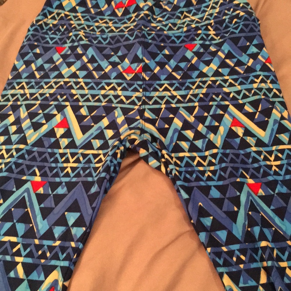 💕BEAUTIFUL BRAND NEW LULAROE ONE SIZE LEGGINGS💕